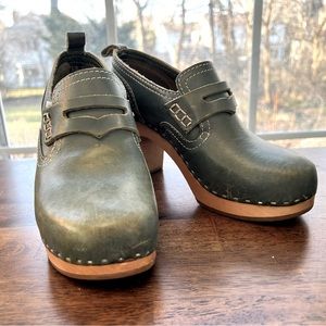 Gorgeous Hasbeen Heeled Clogs